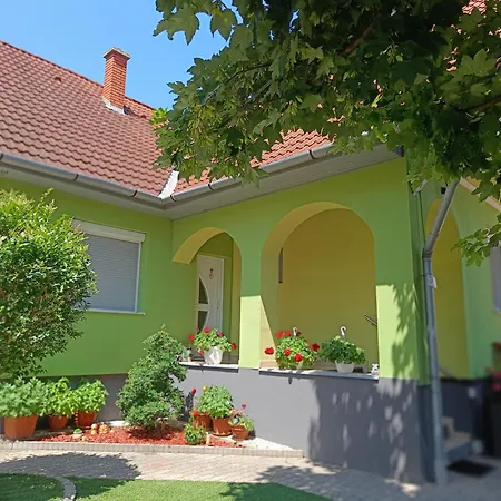 Zoeld Apartmanhaz