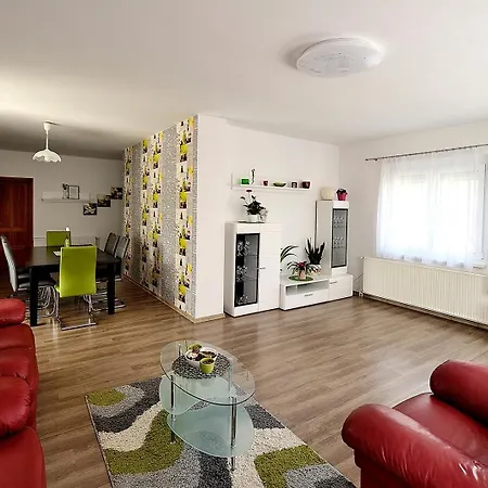 Appartement Zoeld Apartmanhaz *